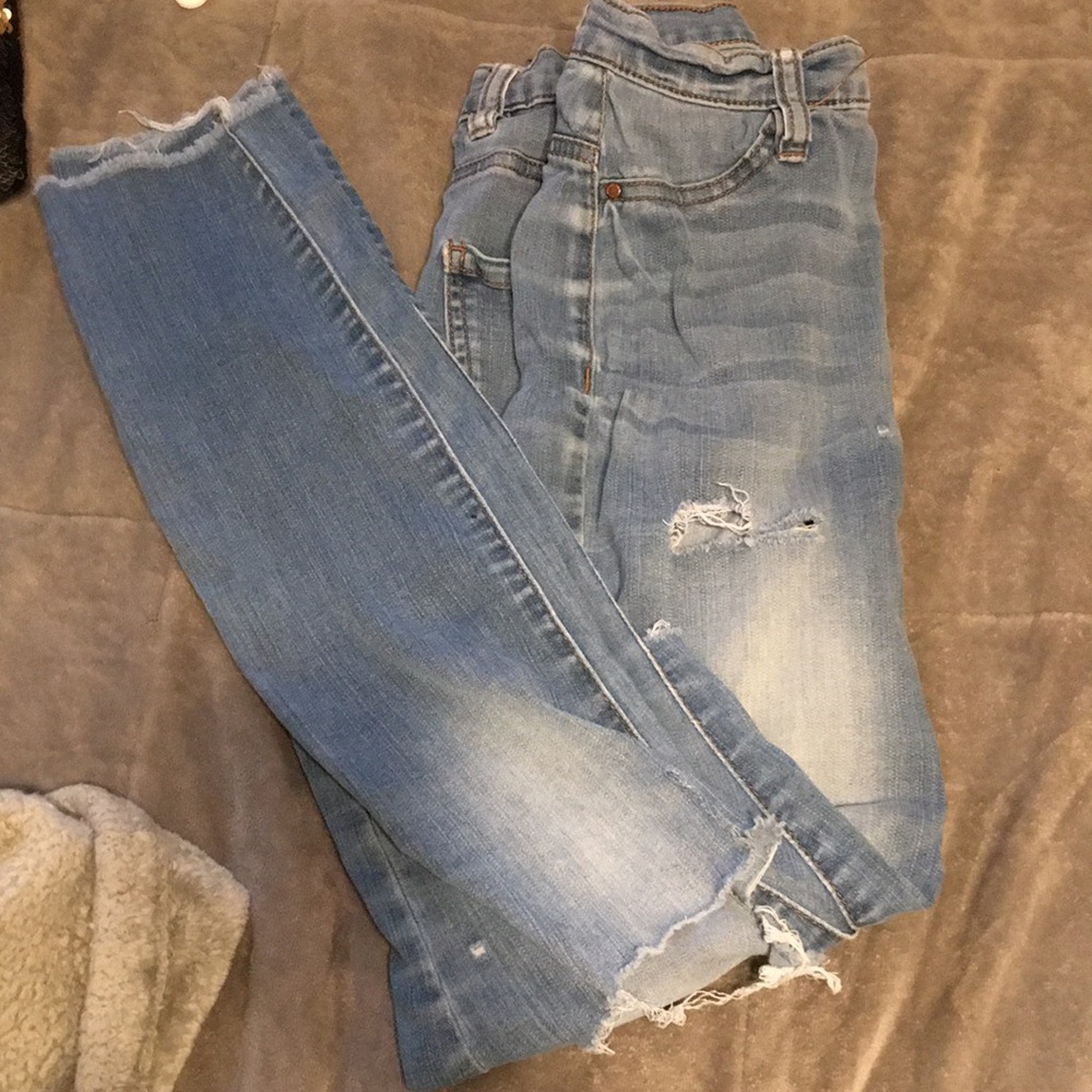 High waisted ripped jeans
